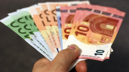 Bargeld zahlen (Quelle: Pixabay.com)