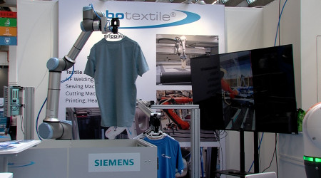 Am Stand von robotextile (Quelle: RTF.1)