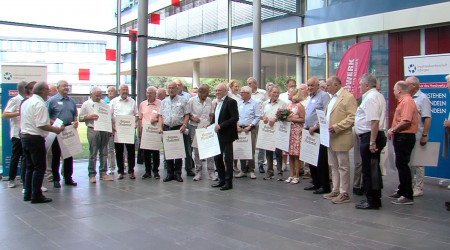 Die &Uuml;bergabe der goldenen Meisterbriefe (Quelle: RTF.1)
