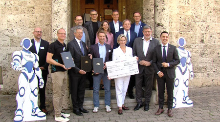 Gruppenbild mit Ministerin (Quelle: RTF.1)